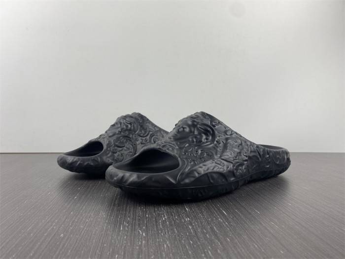 VER*SACE SLIPPERS