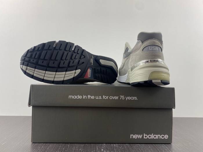 new Ba1an*e 992 grey m992gr