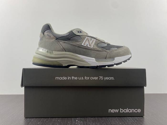 new Ba1an*e 992 grey m992gr