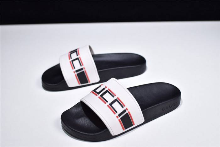G*u*i slippers