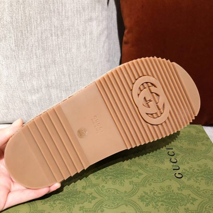 G*u*i slippers