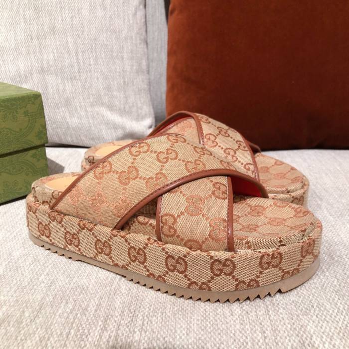 G*u*i slippers