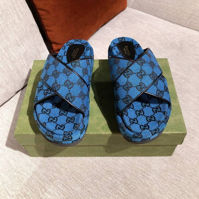 G*u*i slippers