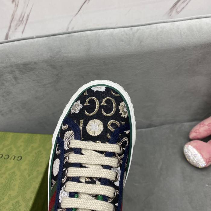 G*u*i sneaker