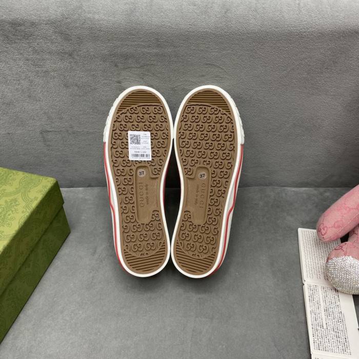 G*u*i sneaker