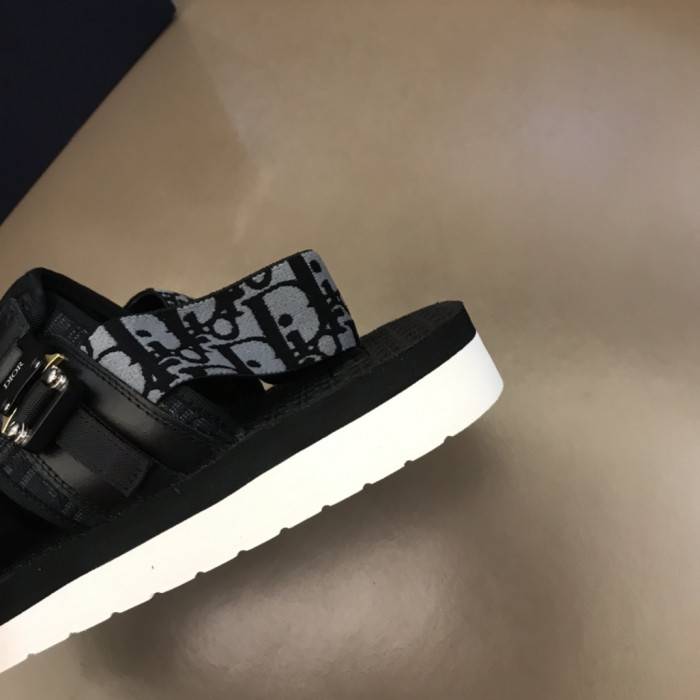 D10R SANDALS
