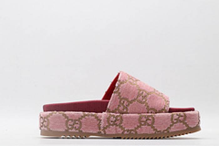 G*u*i slippers