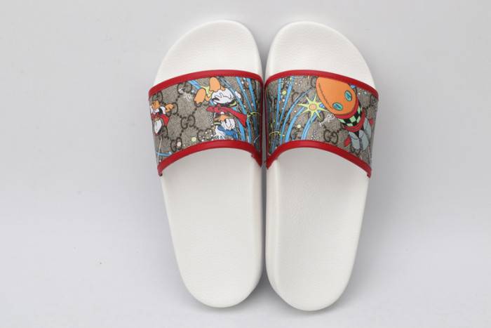 G*u*i slippers