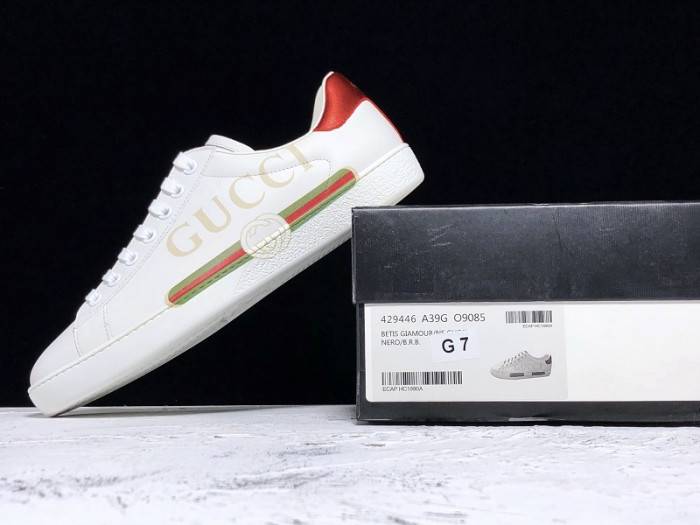 G*u*i ace embroidered low-top sneaker white with logo