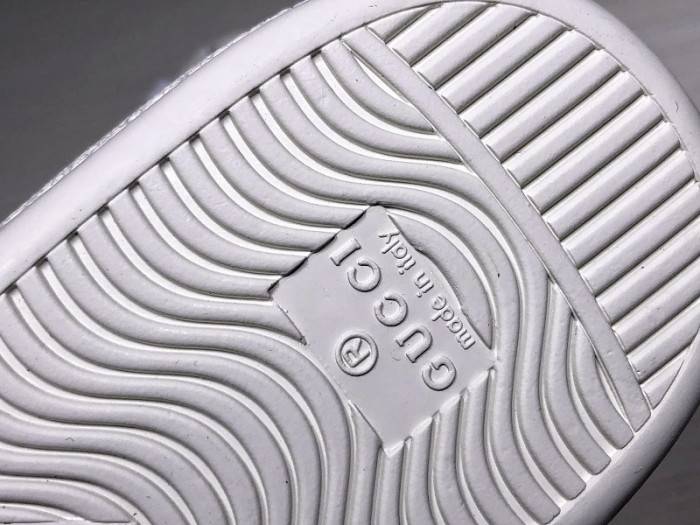 G*u*i ace embroidered low-top sneaker