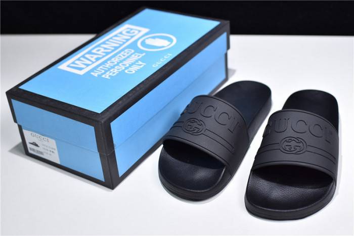 G*u*i slippers