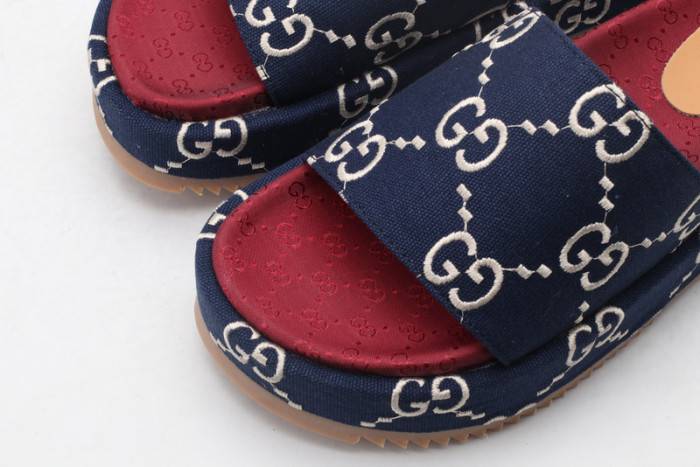G*u*i slippers