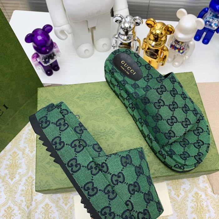 G*u*i slippers