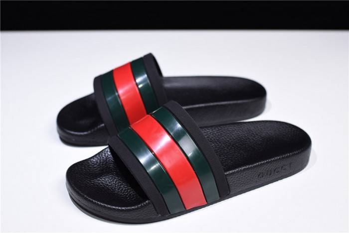 G*u*i slippers