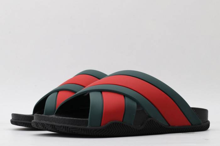 G*u*i slippers