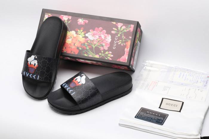 G*u*i slippers