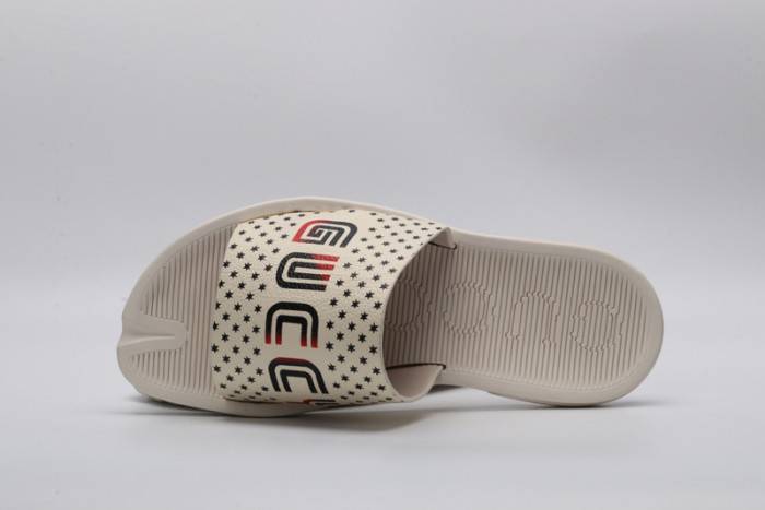G*u*i slippers
