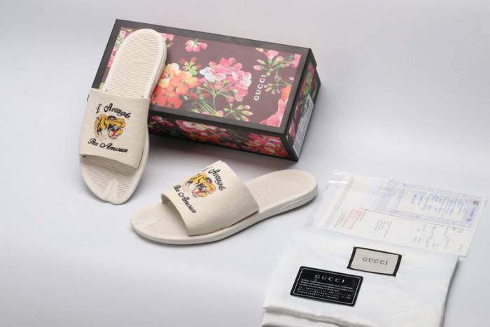 G*u*i slippers