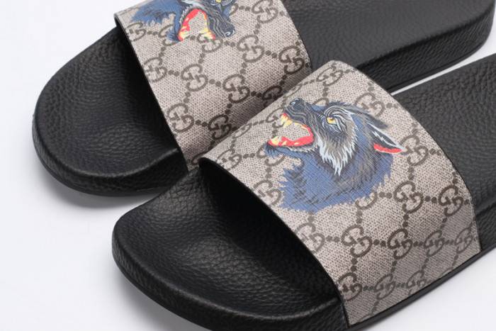 G*u*i slippers