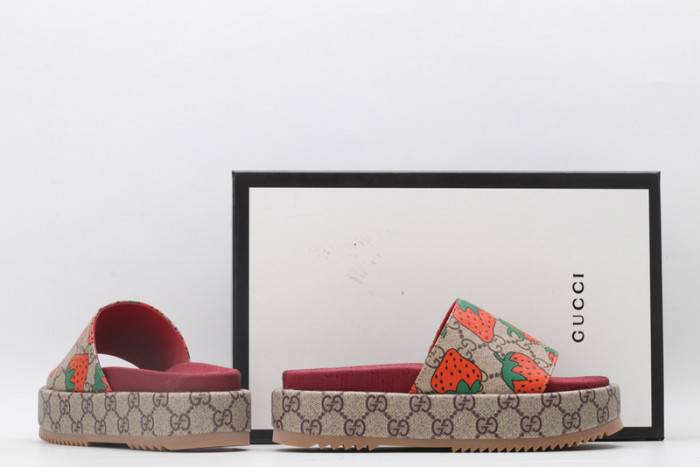 G*u*i slippers
