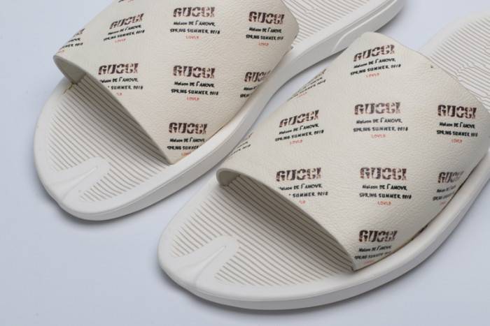 G*u*i slippers