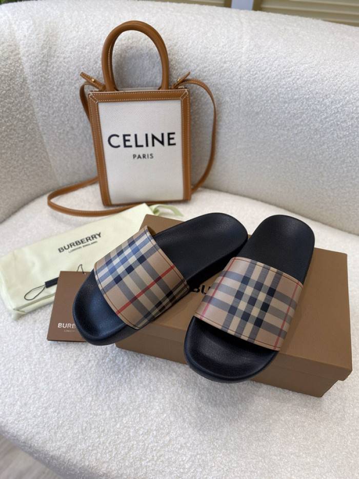 BUR_BERRY SLIPPERS