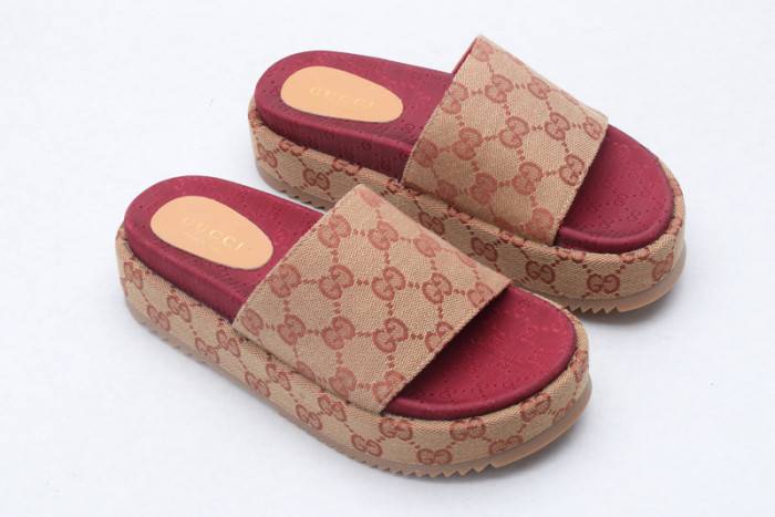 G*u*i slippers