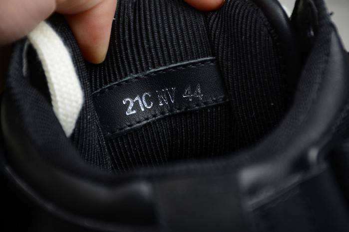 D10R B27 High Top Sneaker