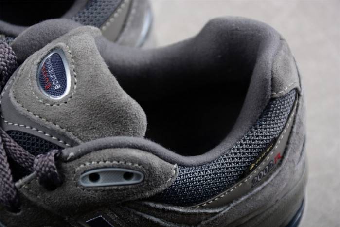 new Ba1an*e 2002r gore-tex “castlerock” m2002rxc