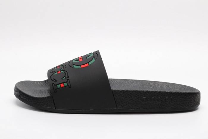 G*u*i slippers