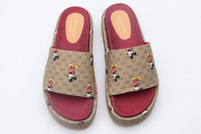 G*u*i slippers
