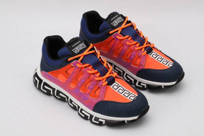 VERS SNEAKERS