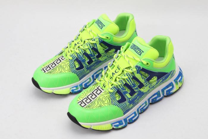 VERS SNEAKERS