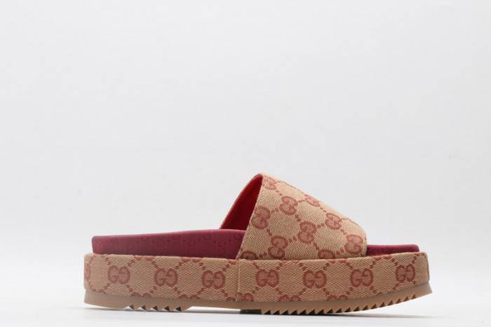 G*u*i slippers