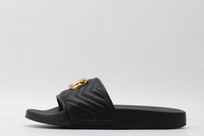 G*u*i slippers