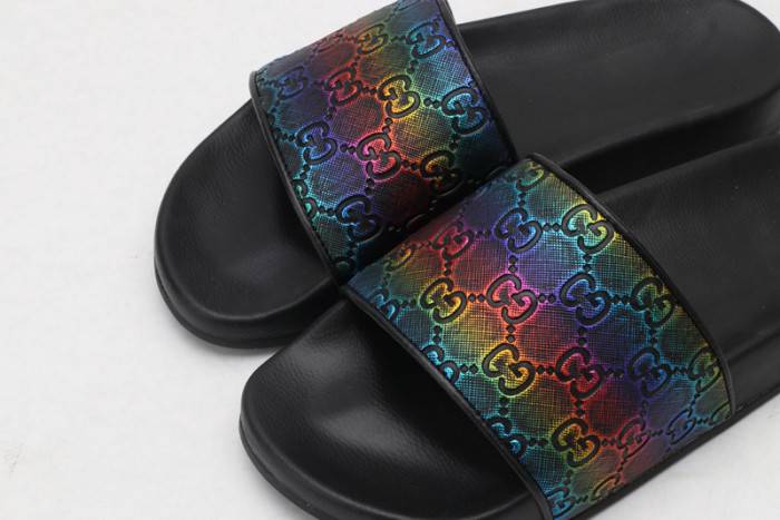 G*u*i slippers