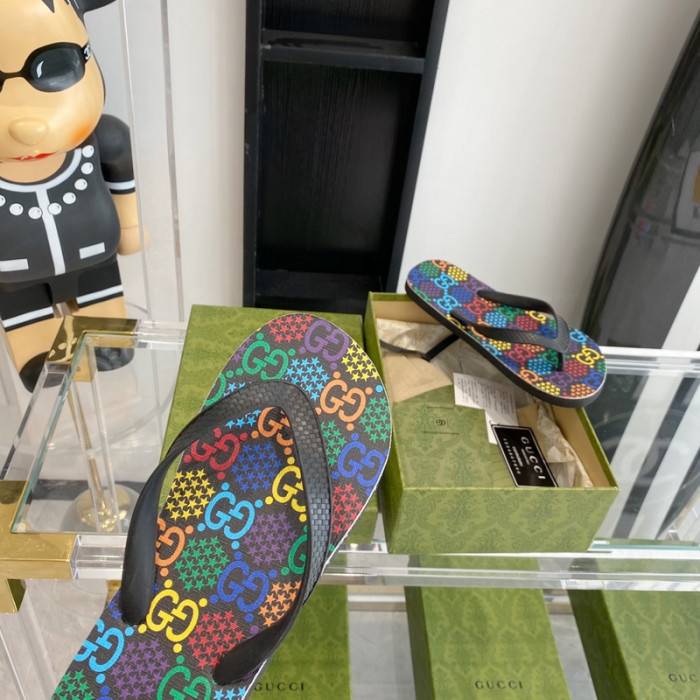 G*u*i slippers