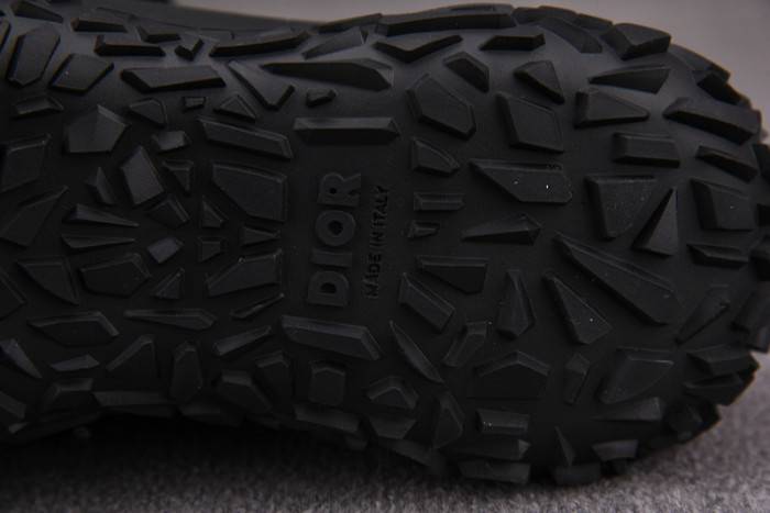 D10R B28 Oblique High Top Sneaker