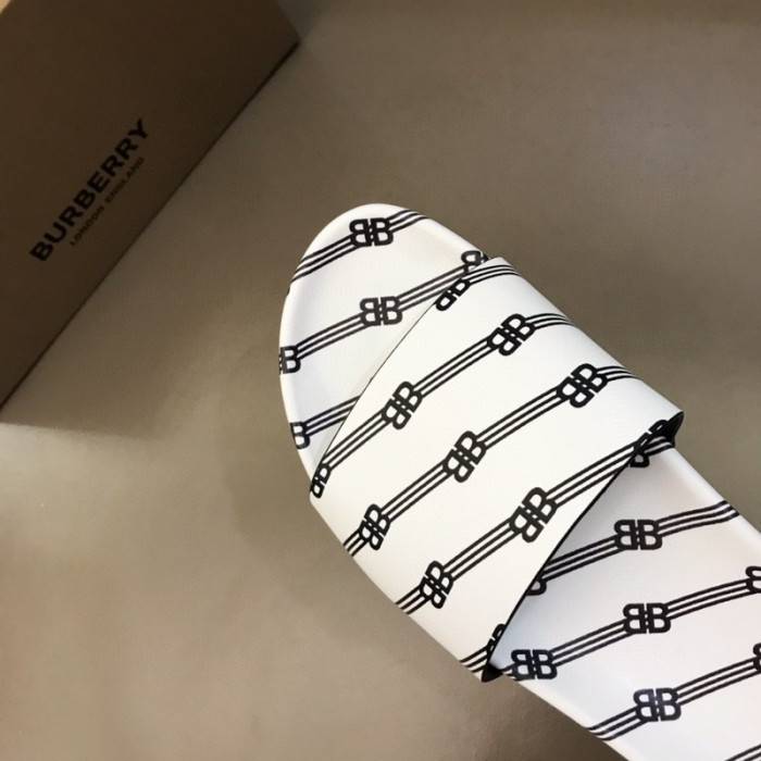 BUR_BERRY SLIPPERS
