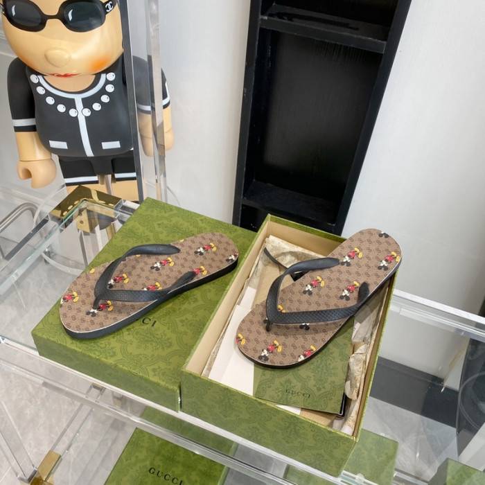 G*u*i slippers