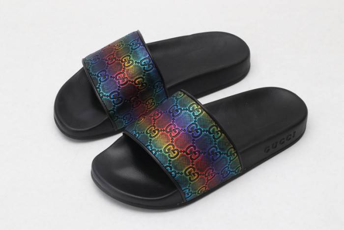 G*u*i slippers