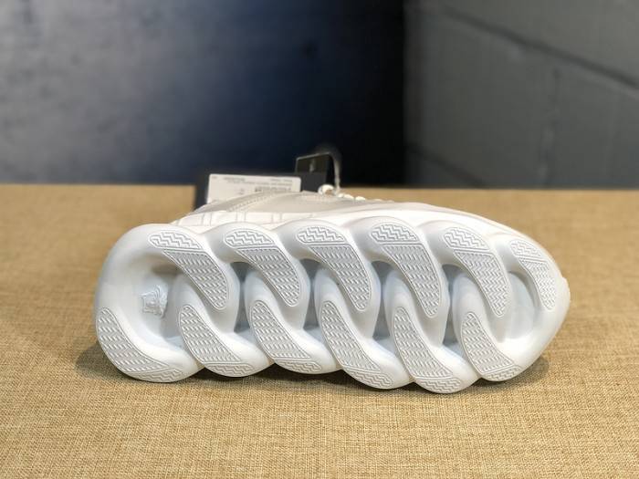 VERS CHAIN REACTION SNEAKERS