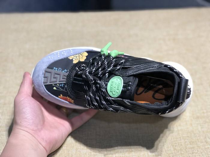 VERS CHAIN REACTION SNEAKERS