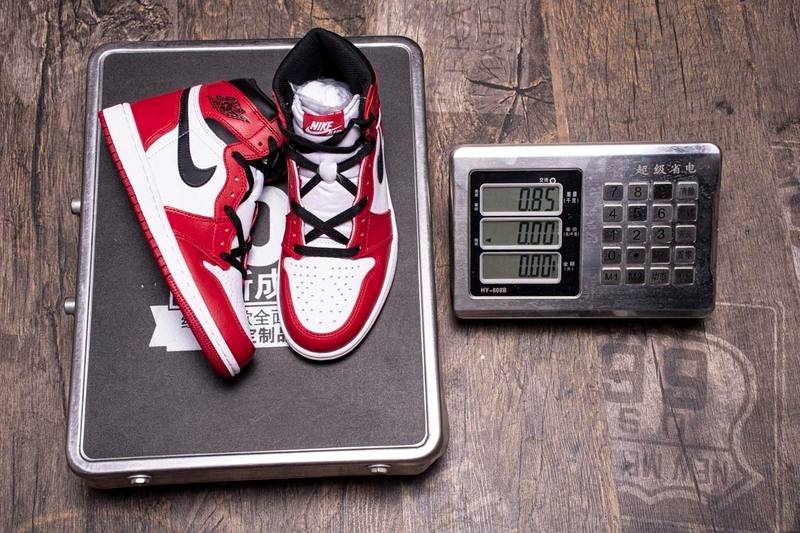 Air Jordan 1 High OG Chicago