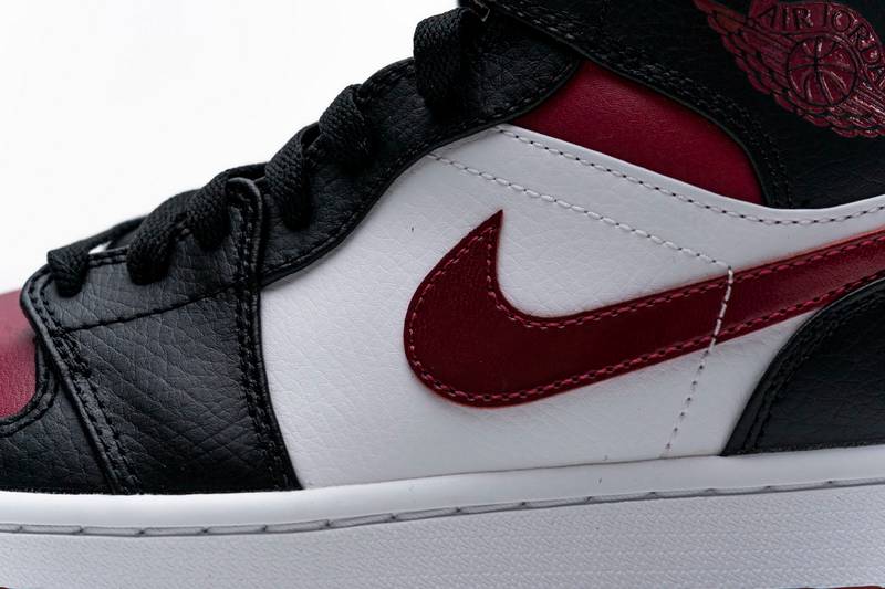 Air Jordan 1 Mid Bred Toe