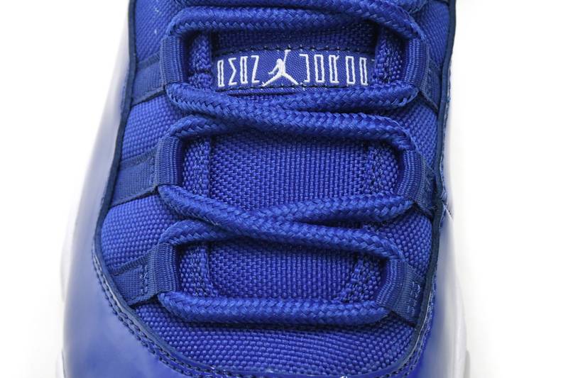 Air Jordan 11 Retro Midnight Navy White