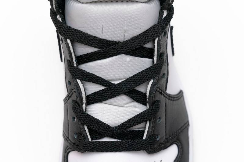 Jordan 1 Retro Black White