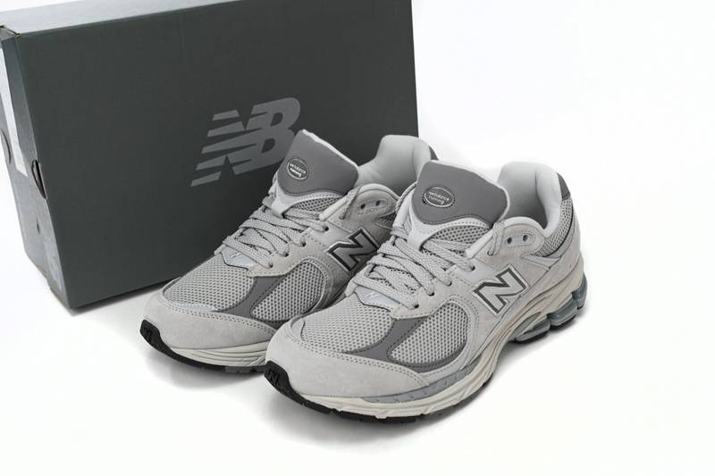 new Ba1an*e 2002r cloud grey