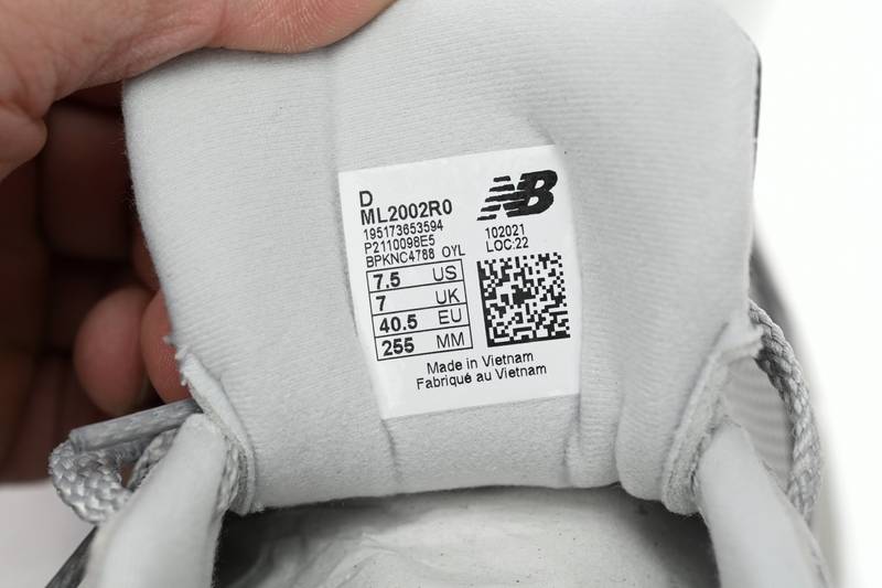 new Ba1an*e 2002r cloud grey