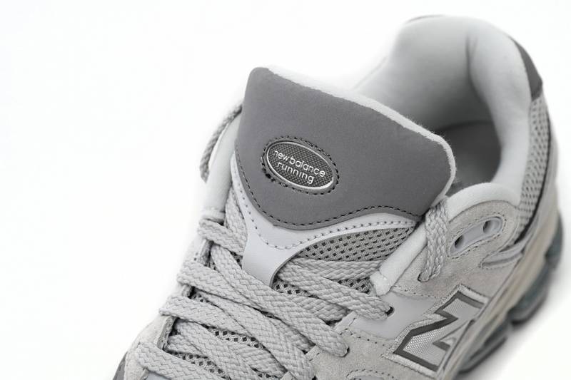 new Ba1an*e 2002r cloud grey